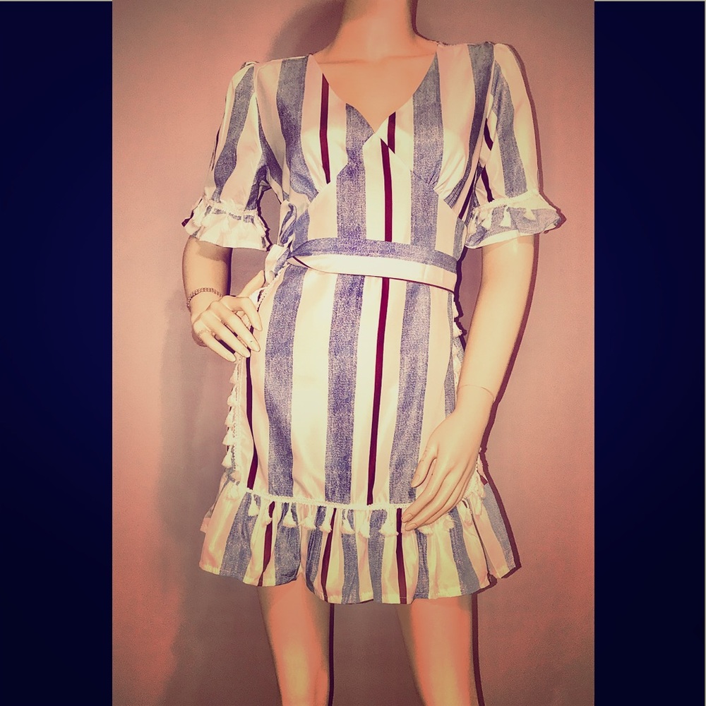 Striped & Ruffled Apron Dress / (L) NEW!!